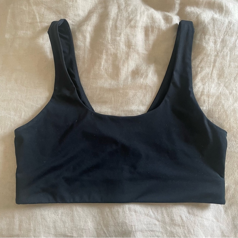 Girlfriend Collective Scoop Bralette Raven Black